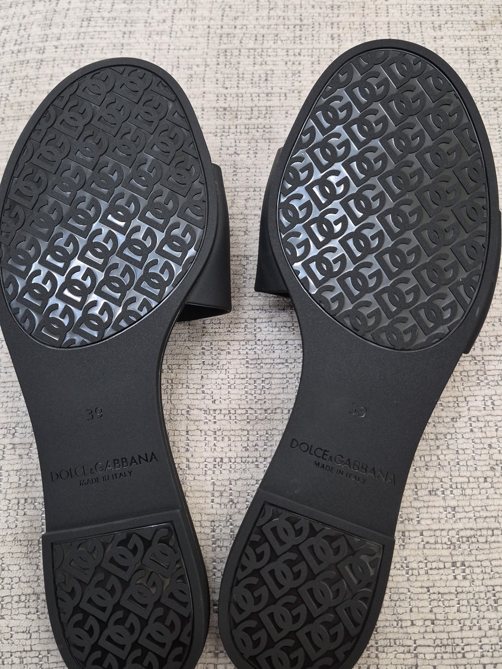Dolce & Gabbana Black Slide Sandals with Red Cherry Charm Its G5 Size 8.5 - Picture 4 of 4